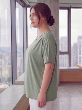 Yaka Taş Aksesuarlı Büyük Beden Tişört Çağla Yeşili - RMG (1)