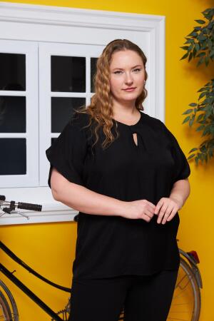 Yaka ve Kol Detaylı Büyük Beden Bluz Siyah - RMG