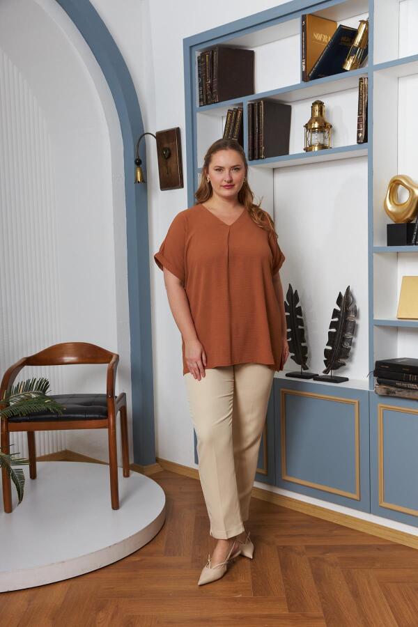 Yaka ve Kol Detaylı Yırtmaçlı Büyük Beden Bluz Camel - 5