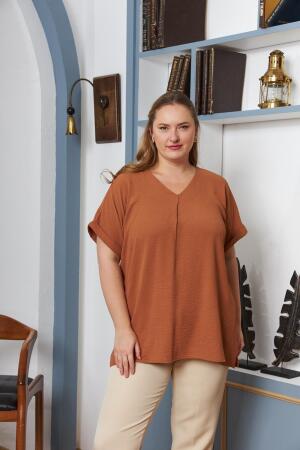 Yaka ve Kol Detaylı Yırtmaçlı Büyük Beden Bluz Camel - RMG