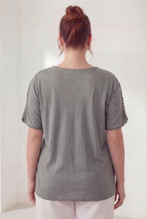 Yaka Ve Kol Güpürlü Kadın Büyük Beden Tişört Gri - 4