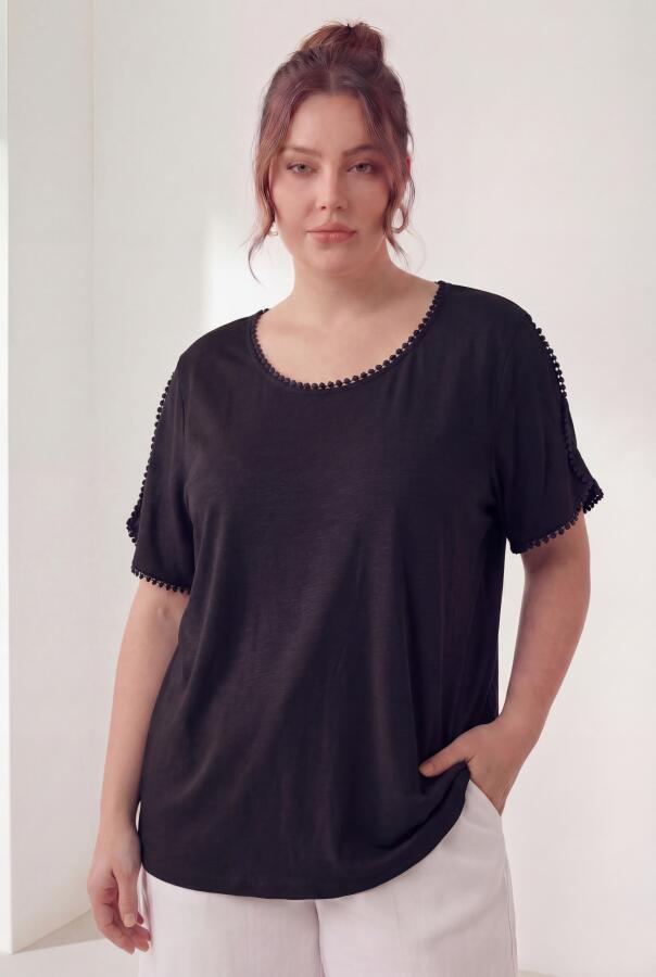 Yaka Ve Kol Güpürlü Kadın Büyük Beden Tişört Siyah - 1