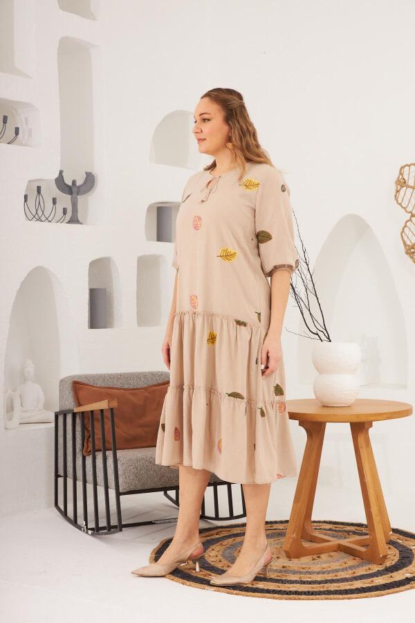 Yaka ve Nakış Detay Büyük Beden Elbise Vizon - 8