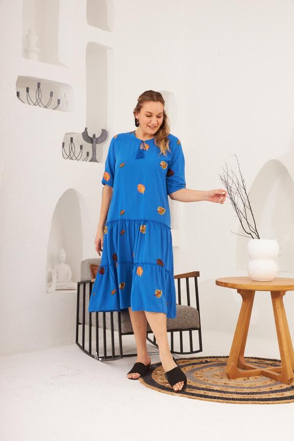 Yaka ve Nakış Detaylı Büyük Beden Elbise İndigo - 3