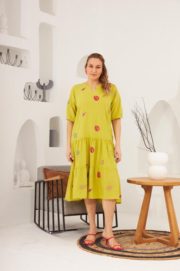 Yaka ve Nakış Detaylı Büyük Beden Elbise Olive - 3