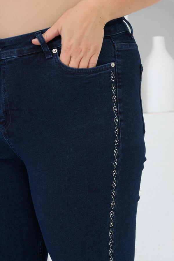 Yanları Taş Baskılı Büyük Beden Kot Pantolon Lacivert - 2